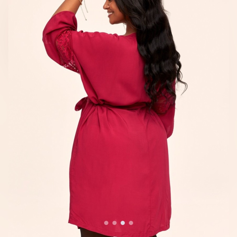 Red robe - Picture 6 of 6